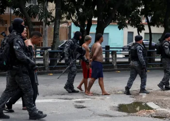 Megaoperação no Rio deixa mais de 60 mortos e acende alerta sobre reflexos da violência em Minas Gerais.