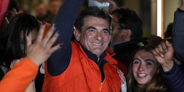 Fim da hegemonia da esquerda: Rodrigo Paz Pereira é eleito presidente da Bolívia.