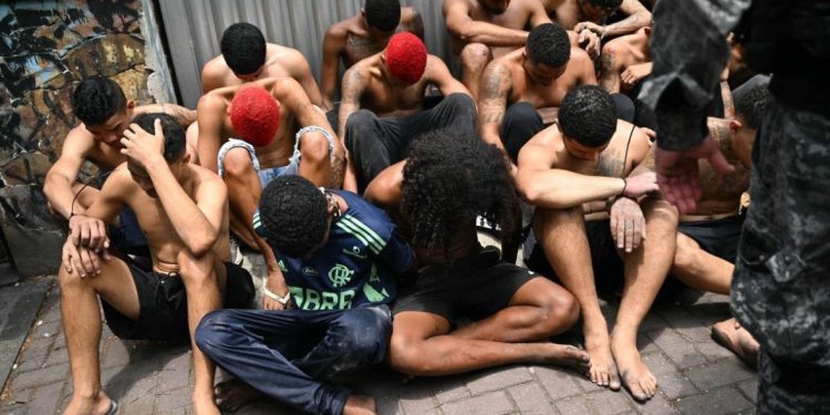 Confronto na Penha deixa mortos, feridos e dezenas de presos em megaoperação no Rio.