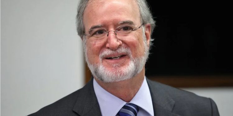 Coluna Sem Reserva relata convite de Caio Valace a Eduardo Azeredo para candidatura a prefeito no início do ano passado