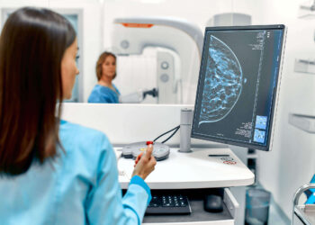 SUS passará a oferecer mamografia para mulheres de 40 a 49 anos sem necessidade de sintomas.