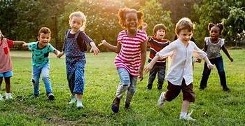 Câmara aprova projeto que fortalece proteção digital para crianças.