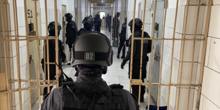 Tentativa de incêndio em presídio de Sete Lagoas é contida por agentes penais.