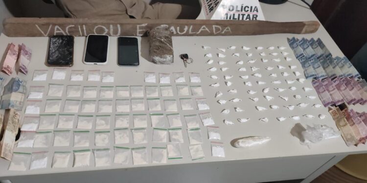 Operação policial desmantela ponto de tráfico em Santana de Pirapama.