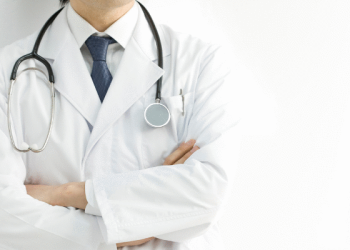 Paciente denuncia médico por mensagens inapropriadas após consulta em Sete Lagoas.