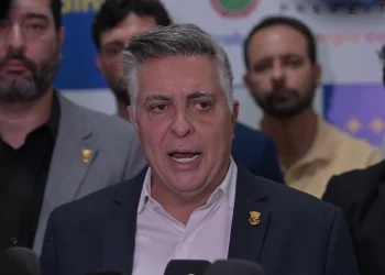 Álvaro Damião cobra diálogo sobre privatização da Copasa e impõe condições para renovação de contrato em BH.