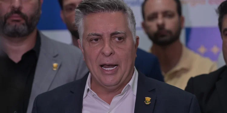 Álvaro Damião cobra diálogo sobre privatização da Copasa e impõe condições para renovação de contrato em BH.
