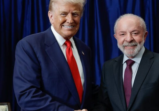 Brasil e EUA iniciam negociações sobre “tarifaço” na Malásia.