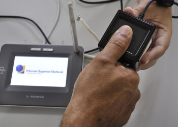 Cartórios eleitorais de Minas abrem em 4 de outubro para incentivar biometria e regularização do título.