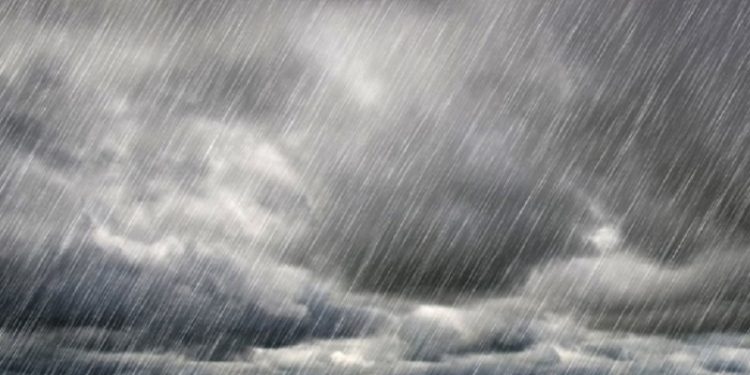 Minas Gerais tem alerta laranja de chuva forte e ventos intensos até terça-feira, diz Inmet.