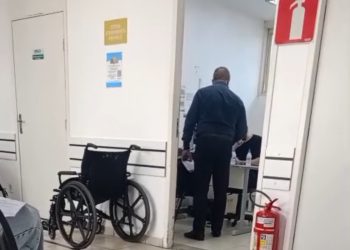 Denúncia aponta médico recebendo representante com UPA lotada em Sete Lagoas. Direção da UPA responde