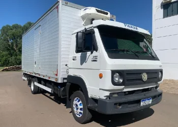 Motorista fica preso às ferragens em grave acidente entre caminhões na BR-040, em Sete Lagoas.