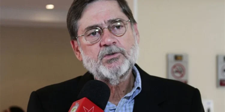 Ex-deputado Paulo Frateschi morre após ser esfaqueado pelo filho durante surto em São Paulo