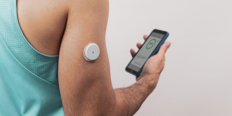 Sete Lagoas inicia fornecimento gratuito de sensores de glicose para crianças e adolescentes com diabetes tipo 1.