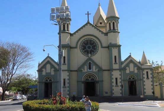 Três pessoas são presas por envolvimento em feminicídio de mulher em Curvelo.