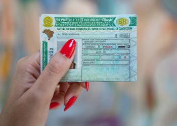 Contran acaba com obrigatoriedade de autoescola para tirar CNH e aprova novas regras