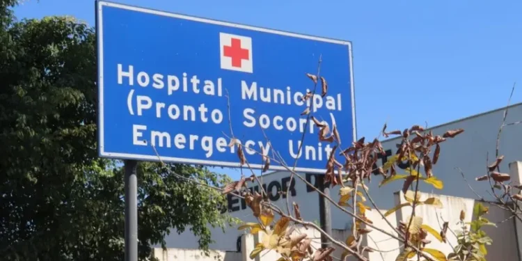 Saúde em risco: médicos sem especialização atuam em áreas críticas no Hospital Municipal, aponta vereador