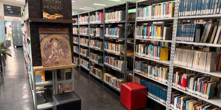 Biblioteca Municipal Dr. Avellar entra no app 7L Resolve e facilita acesso a mais de 37 mil livros